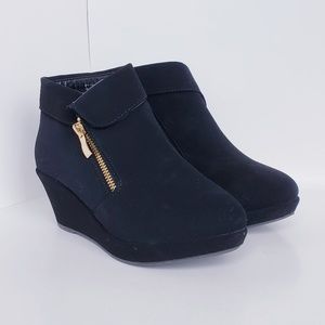 Girls lucky top black wedge booties